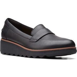 NEW Clarks Women’s Loafer - Size 7 Wide